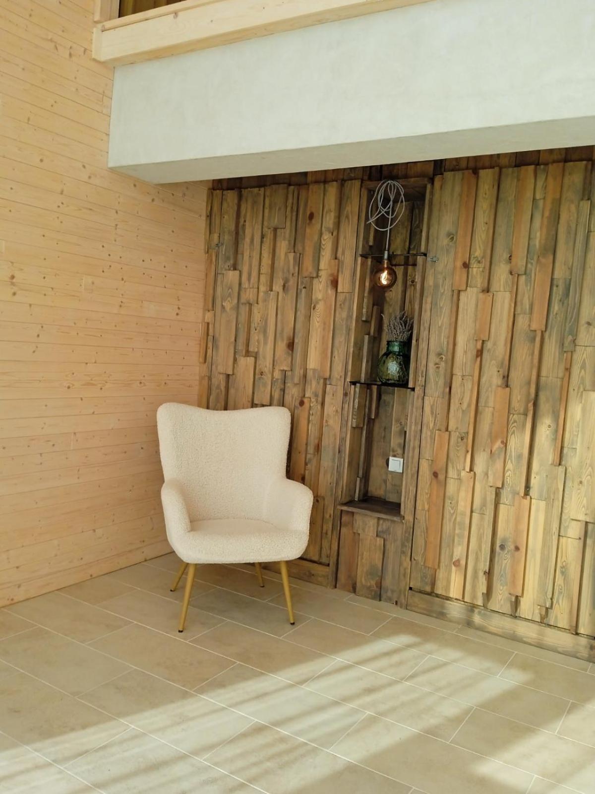 ホテル Улица Лазурна テュレノヴォ 部屋 写真